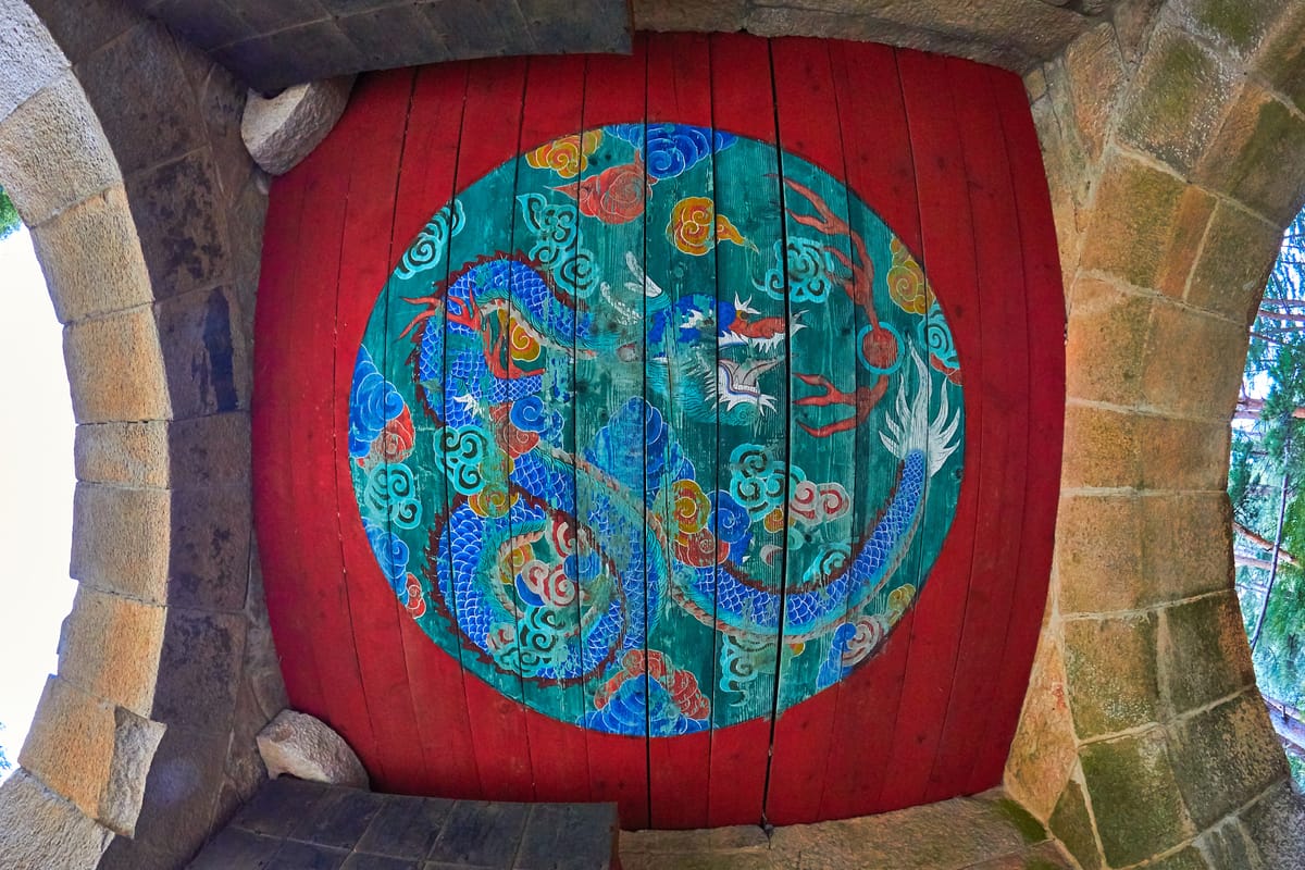 Dancheong, the five-color painting on Korean palace and temple eaves